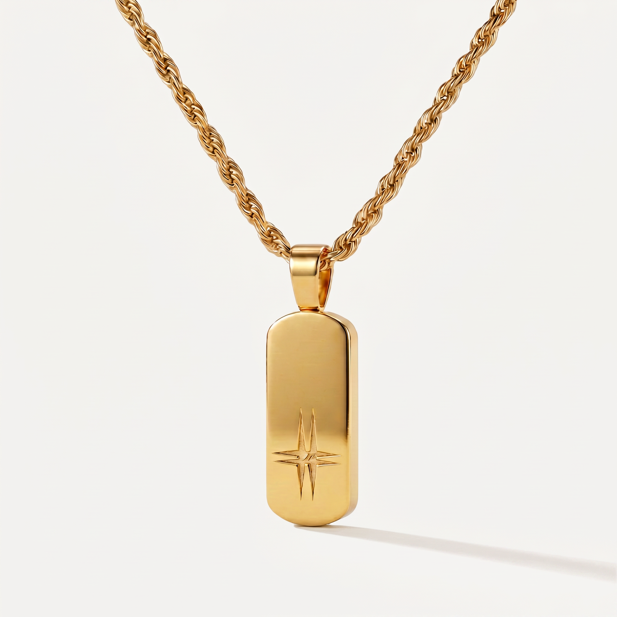 Colgante minimalista para hombre El Origen, acero 316L con baño de oro 18k